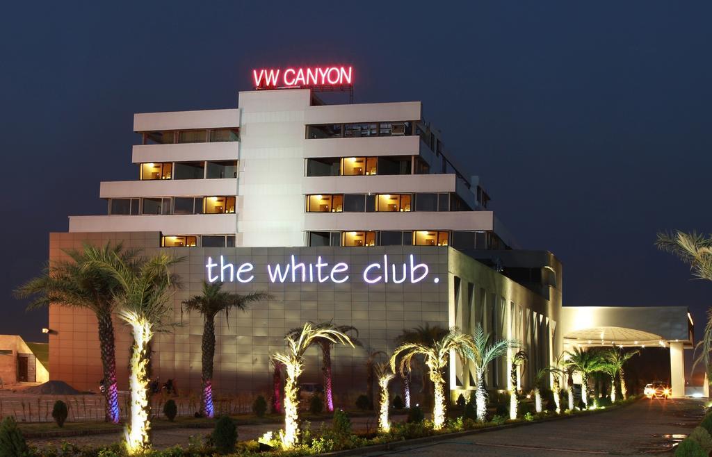Vw Canyon Rāipur Buitenkant foto